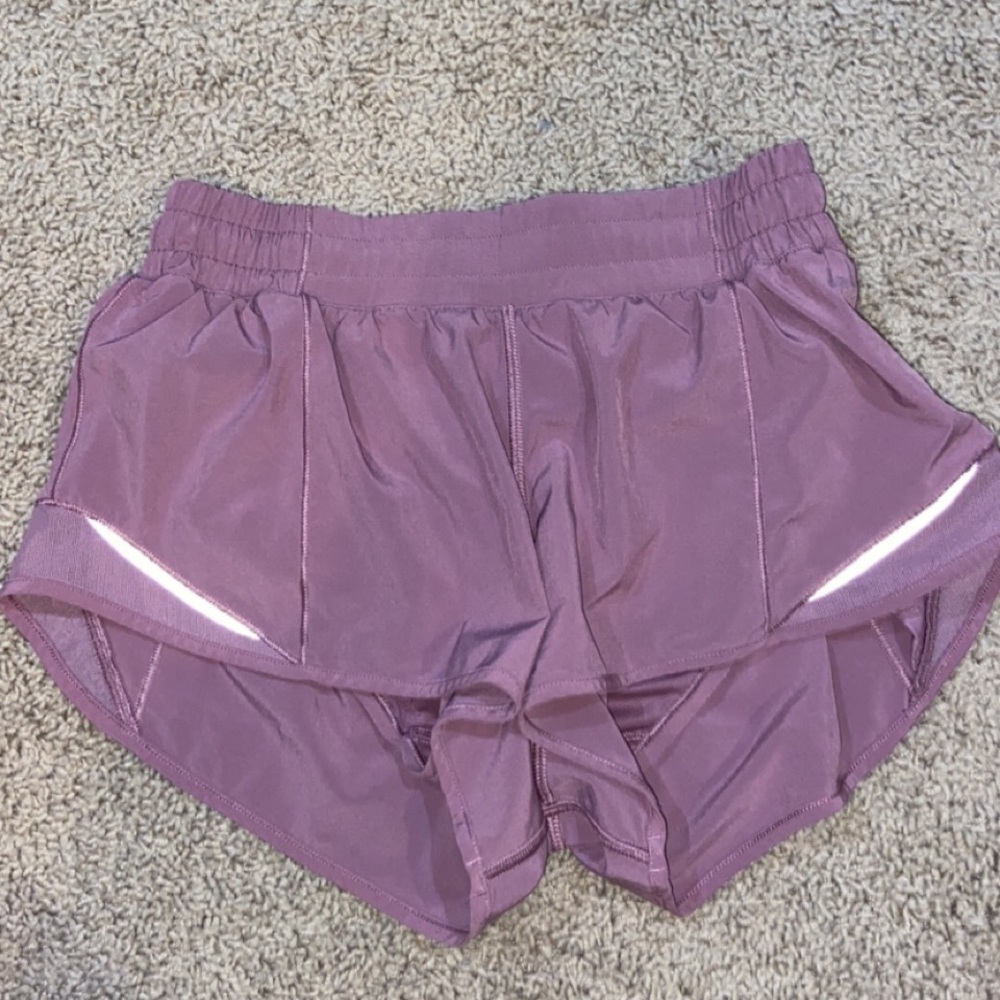 Lululemon 2.5 Inch Hotty Hot Shorts